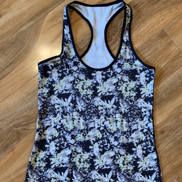 Lululemon tank - size 6 - Picture 2 of 2
